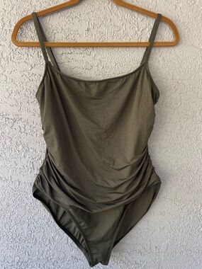 La Blanca Island Goddess Slimming Ruched One Piece in Olive Green Size 16 Large